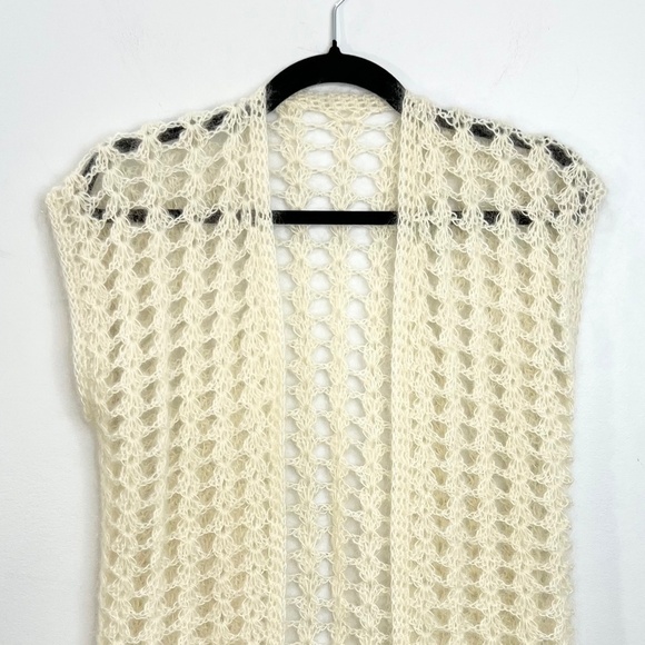 Soft fuzzy open knit sleeveless open front sweater vest - Picture 5 of 11